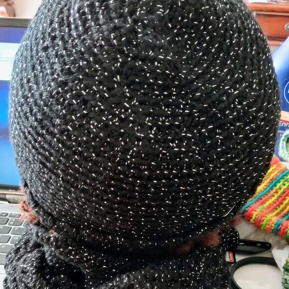 BEENIE and FRILLED NECK SCARF - Picture 3 of 4